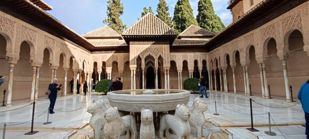 Patio de los Leones, Palacios Nazaríes, Alhambra de Granada