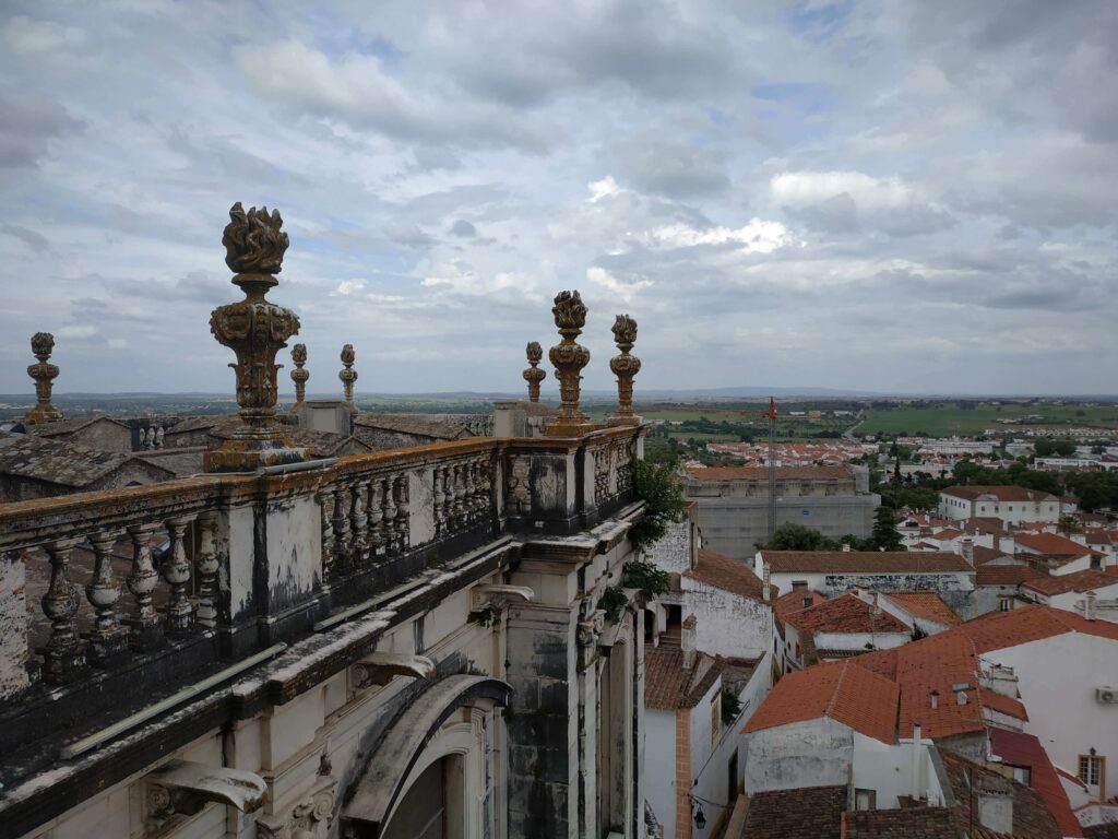 Llamas tejado catedral de Évora