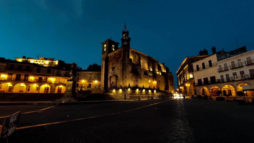 Plaza de Trujillo de noche