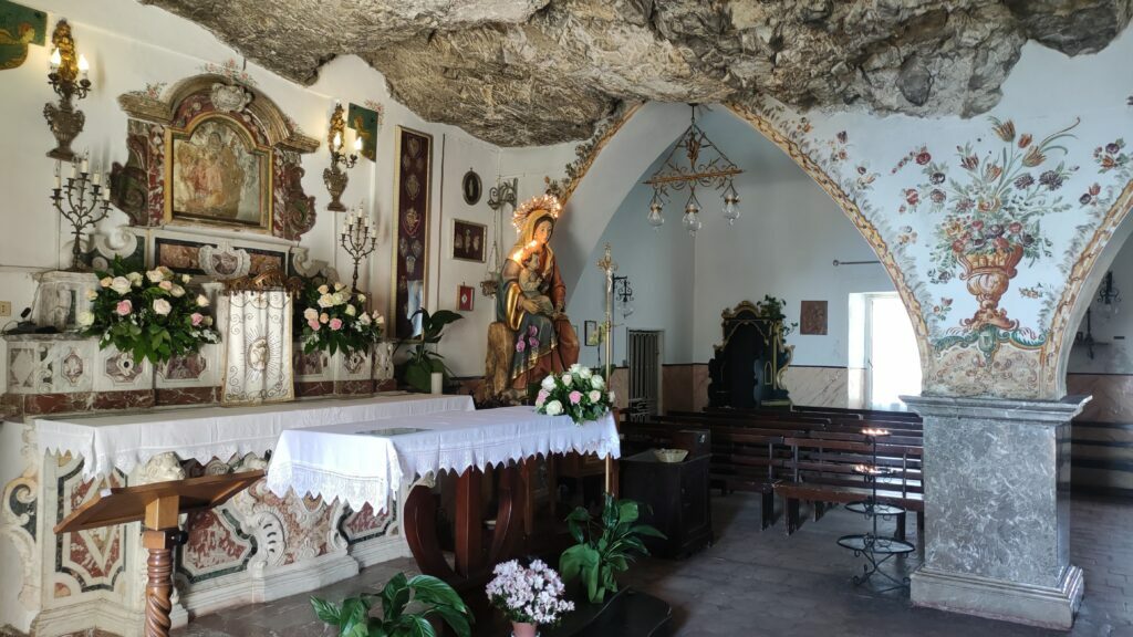 Interior Iglesia Madonna della Roca