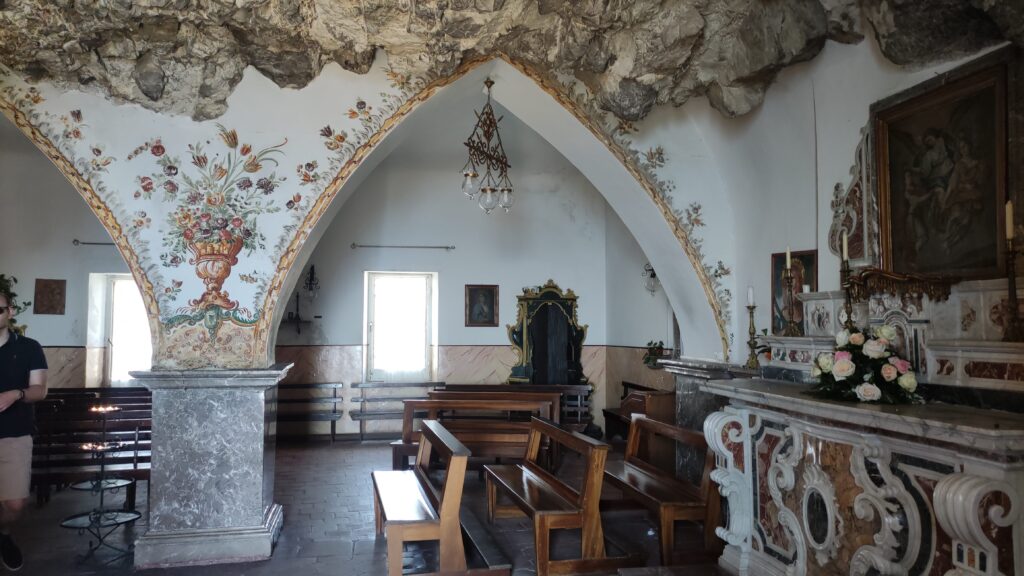 Interior Iglesia Madonna della Roca