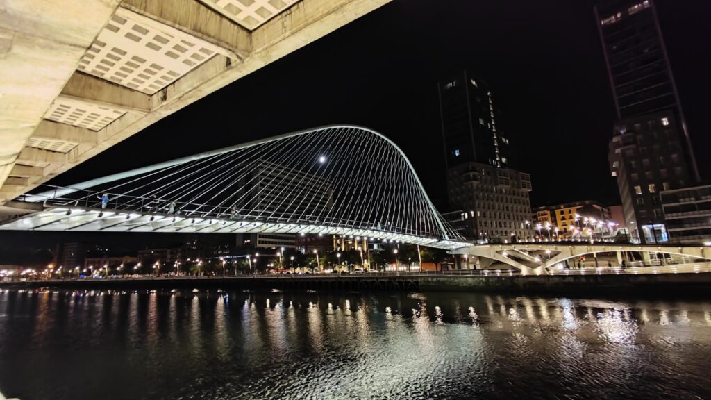 Puente Zubizuri, Puente de Calatrava Bilbao