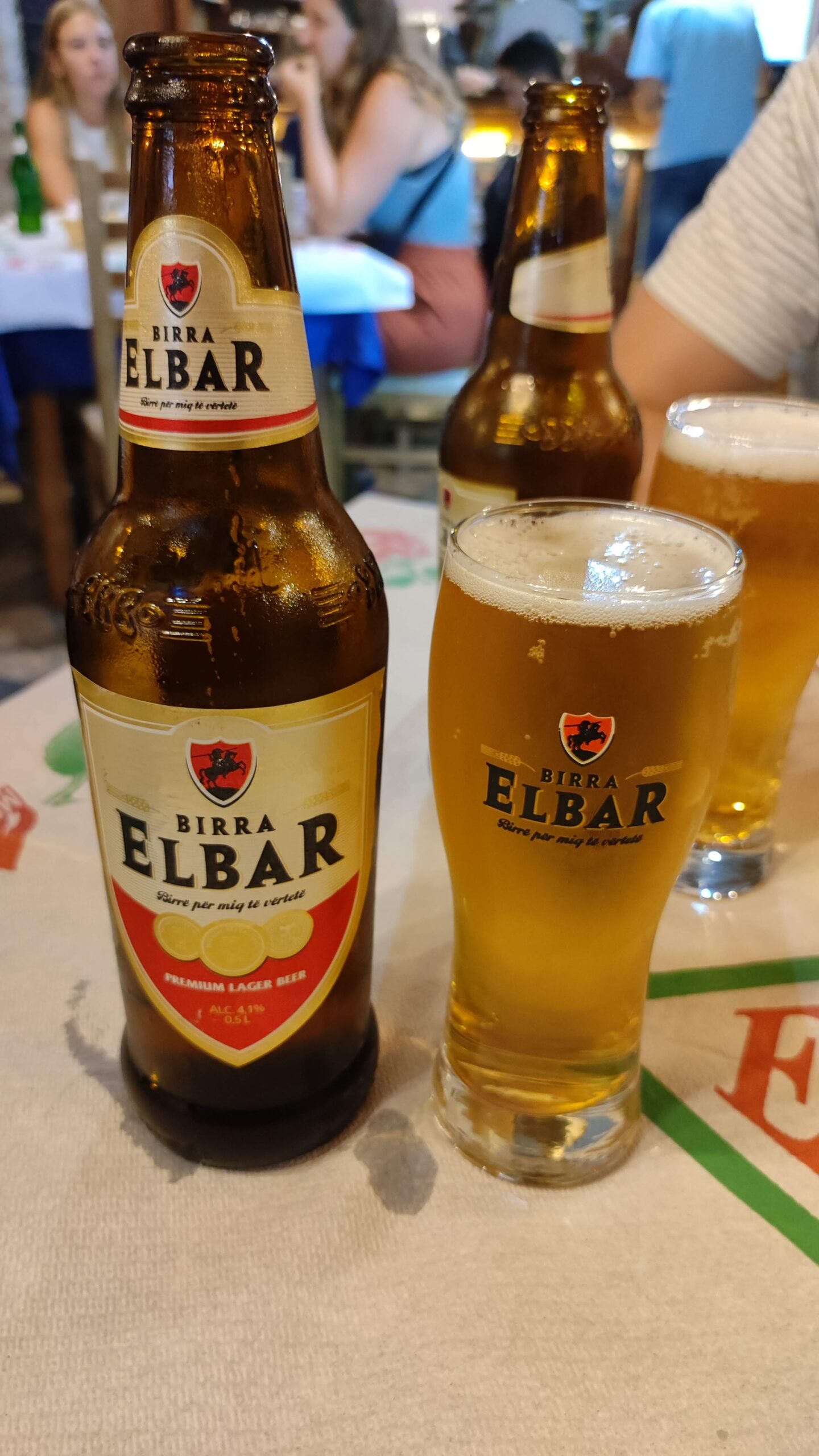 Cerveza Elbar, Restaurante Vojsava en Gjirokaster