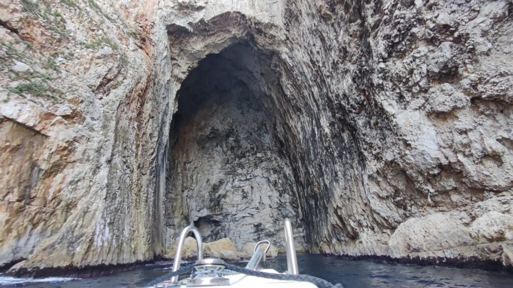 Cueva de Haxhi Ali, Península de Karaburun, Vlorë