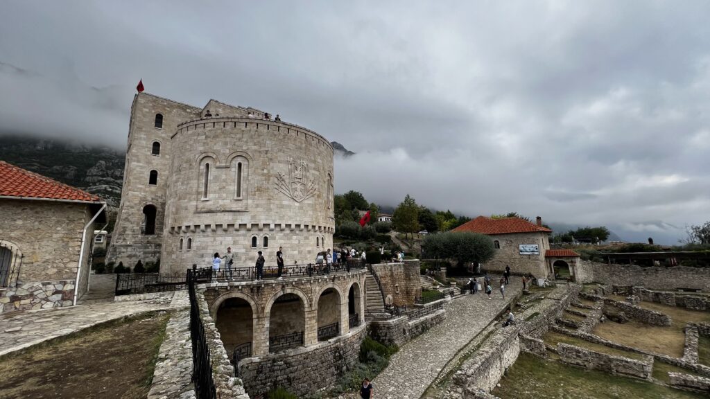 Castillo de Krujë, Museo de Skanderbeg
