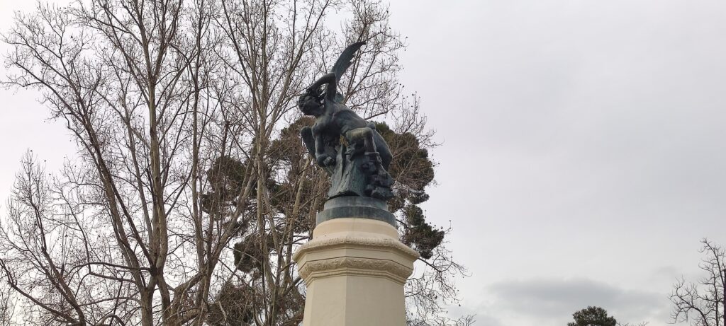 Estatua del Ángel Caído, Retiro, Madrid
