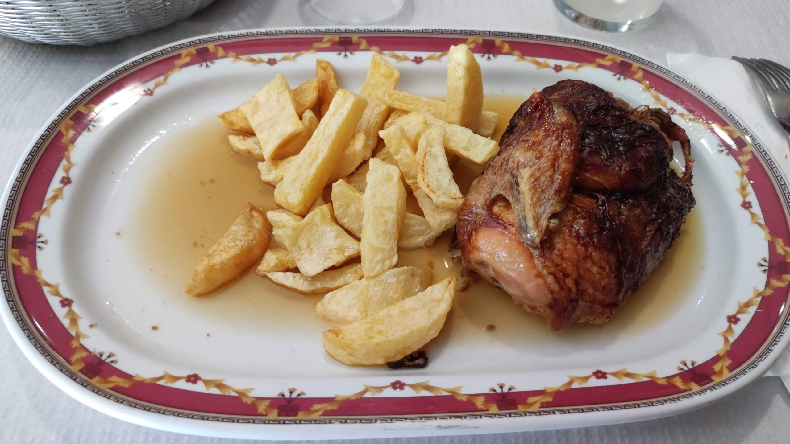 Pollo asado con patatas en el Asador Villa Florida, Amurrio, Álava, País Vasco