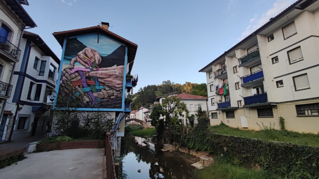 Arte callejero en Ea, Vizcaya, País Vasco