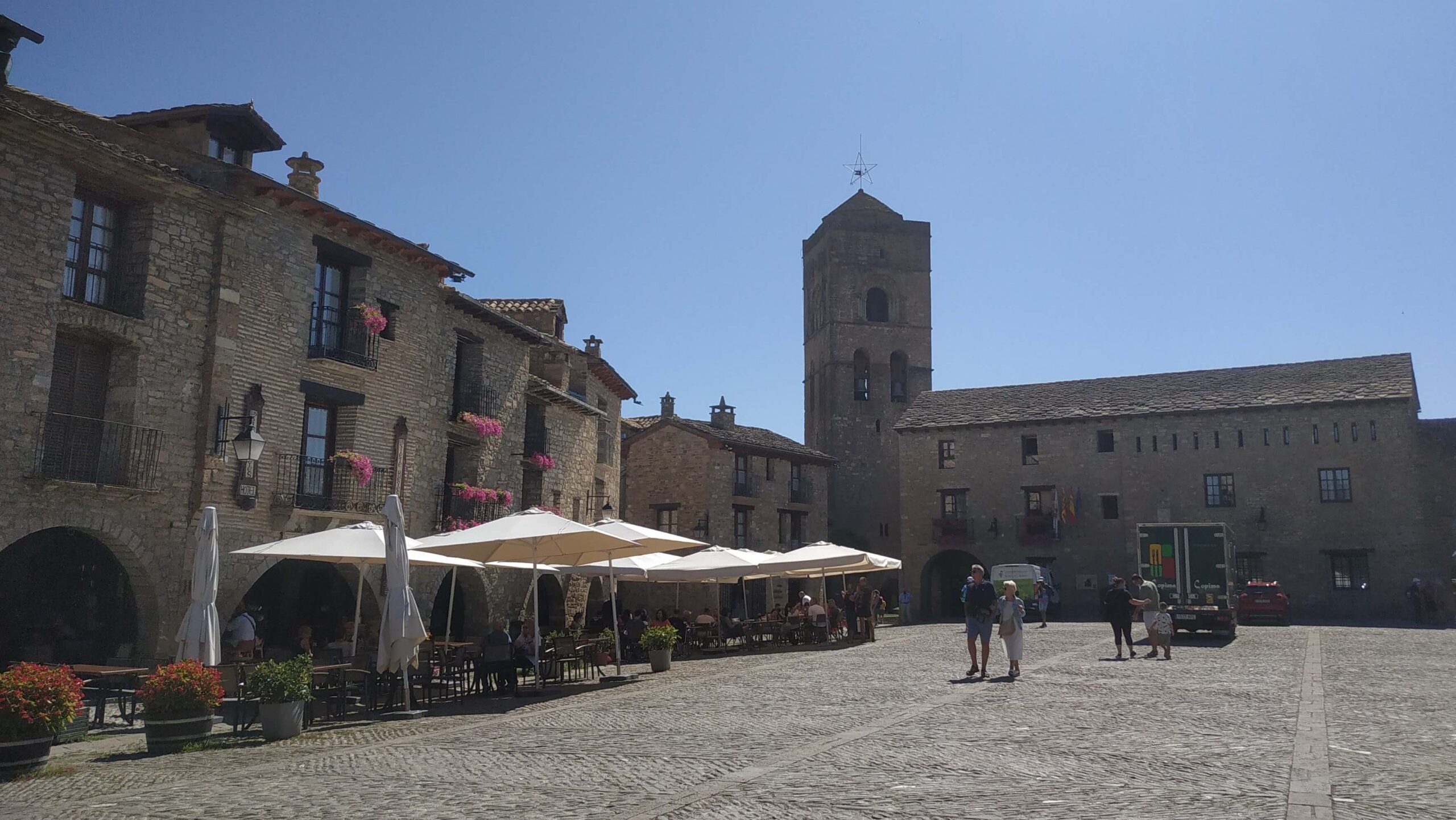 Plaza Mayor de Aínsa