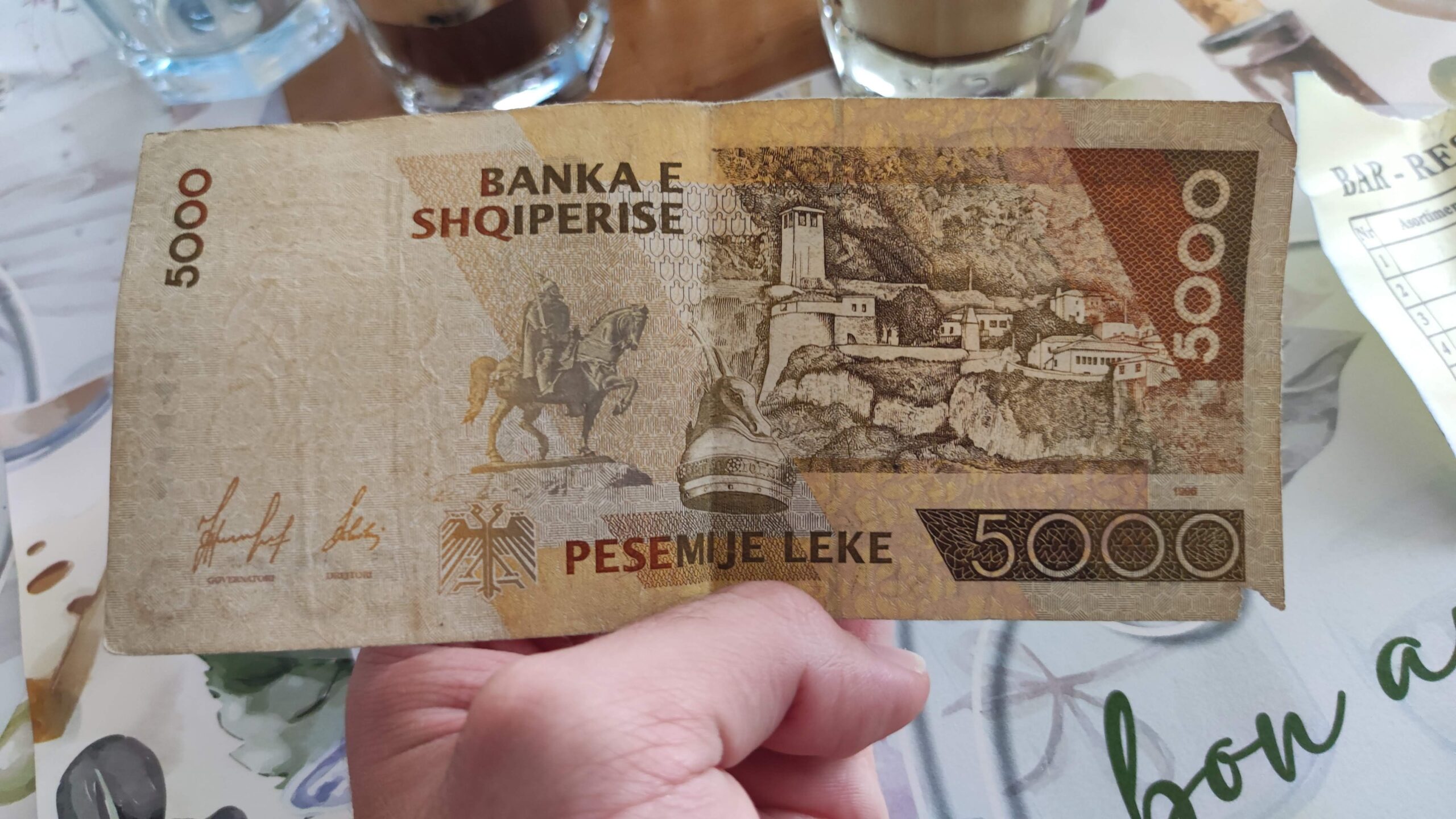 Billete de 5.000 lek