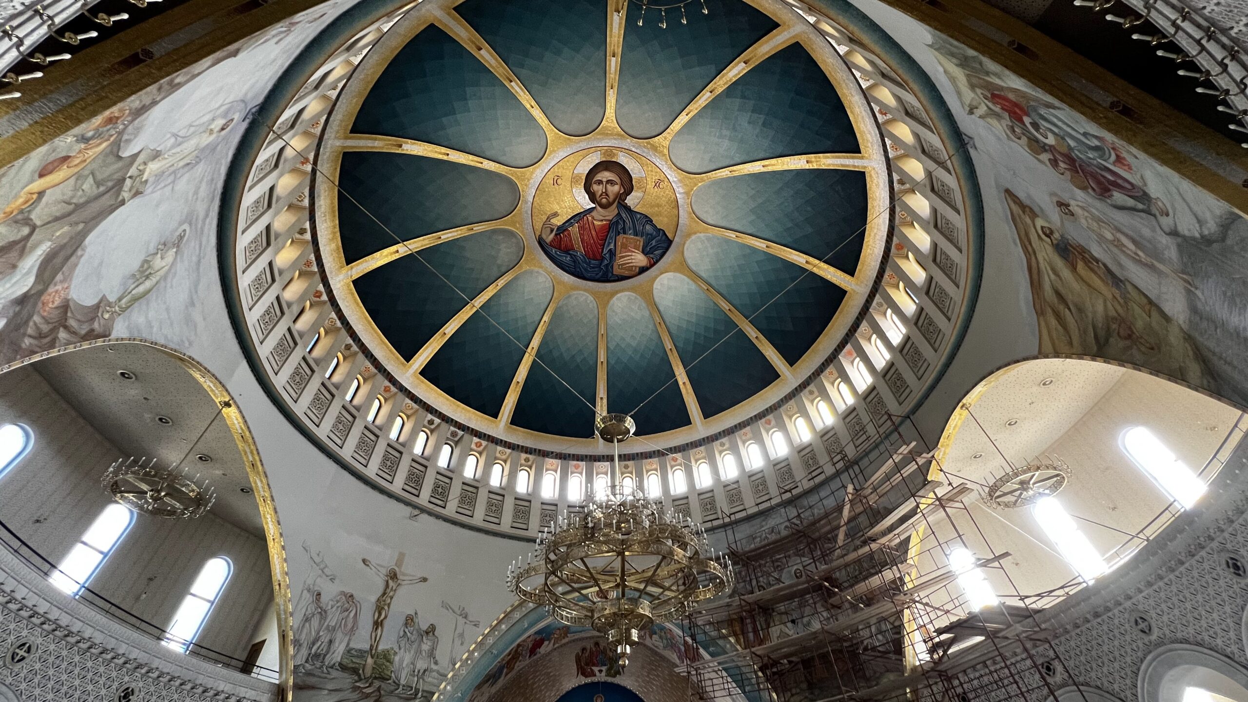 Interior de la Catedral Ortodoxa de la Resurrección de Cristo, Tirana, Albania